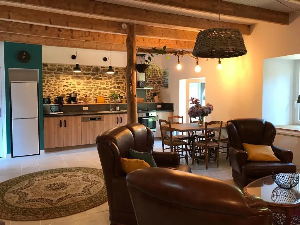 Villa Petite maison chaleureuse à Yvias